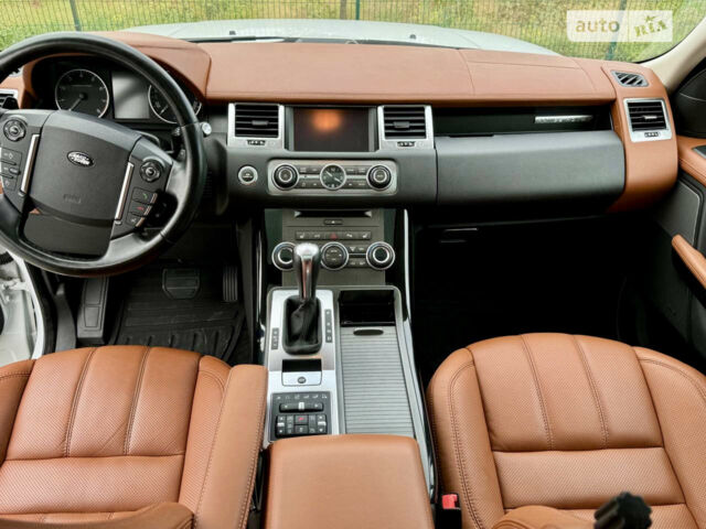 Білий Ленд Ровер Range Rover Sport, об'ємом двигуна 5 л та пробігом 149 тис. км за 11000 $, фото 8 на Automoto.ua