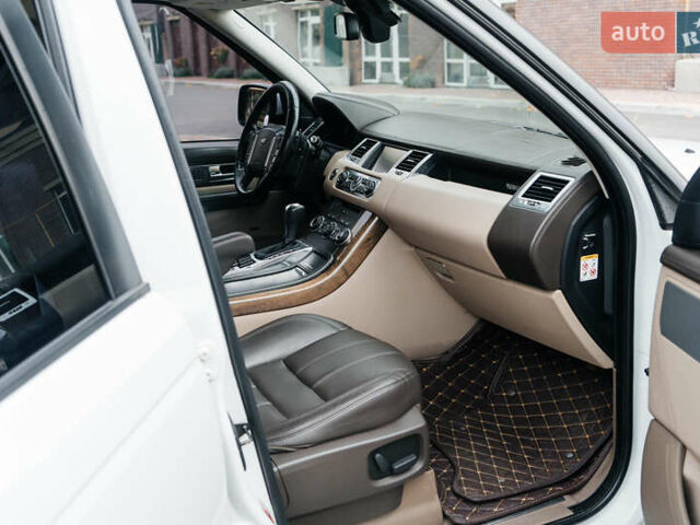 Білий Ленд Ровер Range Rover Sport, об'ємом двигуна 5 л та пробігом 147 тис. км за 15100 $, фото 14 на Automoto.ua