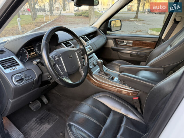 Білий Ленд Ровер Range Rover Sport, об'ємом двигуна 5 л та пробігом 156 тис. км за 14000 $, фото 10 на Automoto.ua