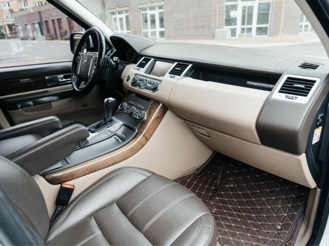 Білий Ленд Ровер Range Rover Sport, об'ємом двигуна 5 л та пробігом 147 тис. км за 15100 $, фото 12 на Automoto.ua