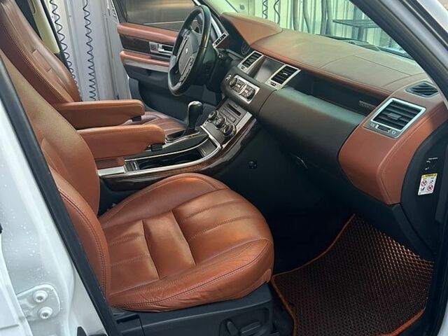 Білий Ленд Ровер Range Rover Sport, об'ємом двигуна 2.99 л та пробігом 180 тис. км за 17500 $, фото 3 на Automoto.ua