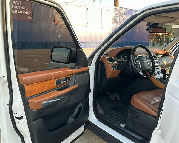 Белый Ленд Ровер Рендж Ровер Спорт, объемом двигателя 3 л и пробегом 284 тыс. км за 19500 $, фото 26 на Automoto.ua