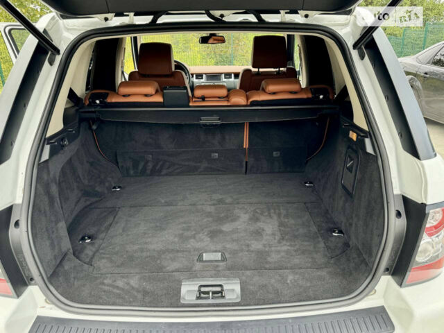 Білий Ленд Ровер Range Rover Sport, об'ємом двигуна 5 л та пробігом 149 тис. км за 11000 $, фото 13 на Automoto.ua