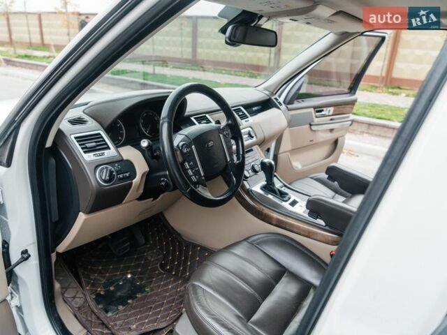Білий Ленд Ровер Range Rover Sport, об'ємом двигуна 5 л та пробігом 148 тис. км за 15500 $, фото 27 на Automoto.ua