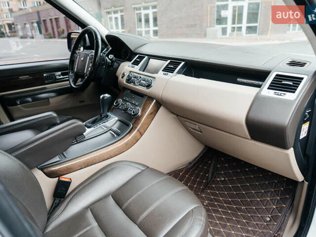 Білий Ленд Ровер Range Rover Sport, об'ємом двигуна 5 л та пробігом 147 тис. км за 15100 $, фото 12 на Automoto.ua