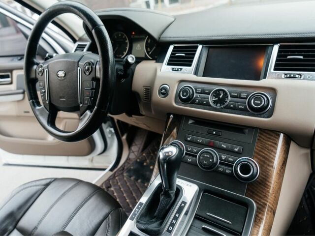 Білий Ленд Ровер Range Rover Sport, об'ємом двигуна 5 л та пробігом 147 тис. км за 15100 $, фото 17 на Automoto.ua
