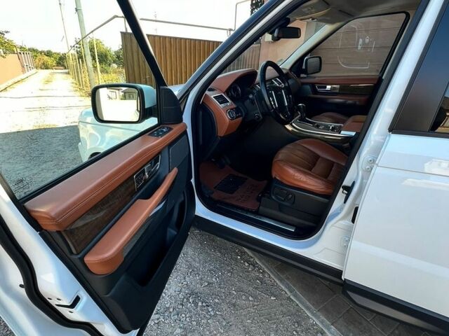 Білий Ленд Ровер Range Rover Sport, об'ємом двигуна 3 л та пробігом 262 тис. км за 18000 $, фото 36 на Automoto.ua