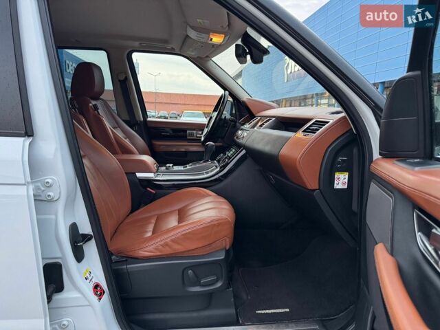 Білий Ленд Ровер Range Rover Sport, об'ємом двигуна 5 л та пробігом 181 тис. км за 12700 $, фото 17 на Automoto.ua