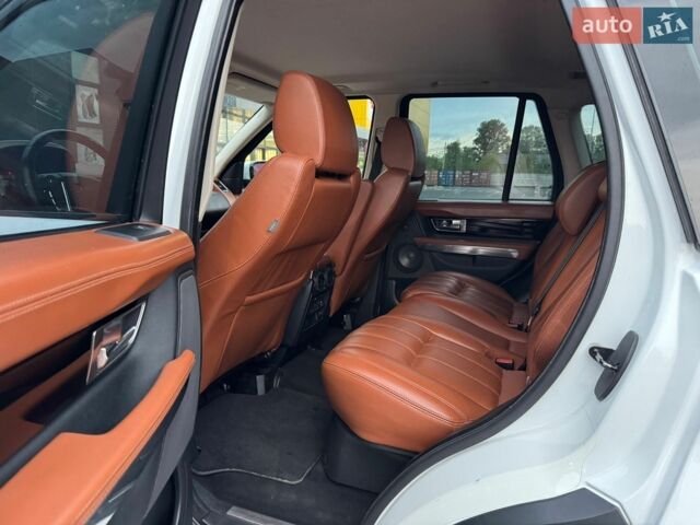 Білий Ленд Ровер Range Rover Sport, об'ємом двигуна 5 л та пробігом 181 тис. км за 12700 $, фото 15 на Automoto.ua