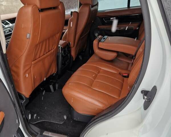 Белый Ленд Ровер Рендж Ровер Спорт, объемом двигателя 5 л и пробегом 170 тыс. км за 13333 $, фото 7 на Automoto.ua