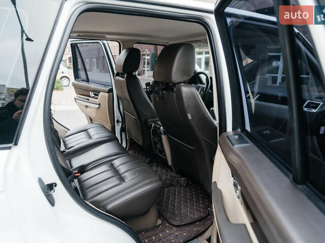 Білий Ленд Ровер Range Rover Sport, об'ємом двигуна 5 л та пробігом 147 тис. км за 15100 $, фото 15 на Automoto.ua