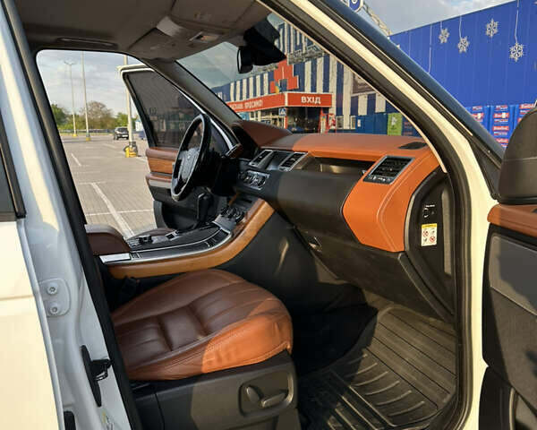 Белый Ленд Ровер Рендж Ровер Спорт, объемом двигателя 3 л и пробегом 284 тыс. км за 19500 $, фото 10 на Automoto.ua