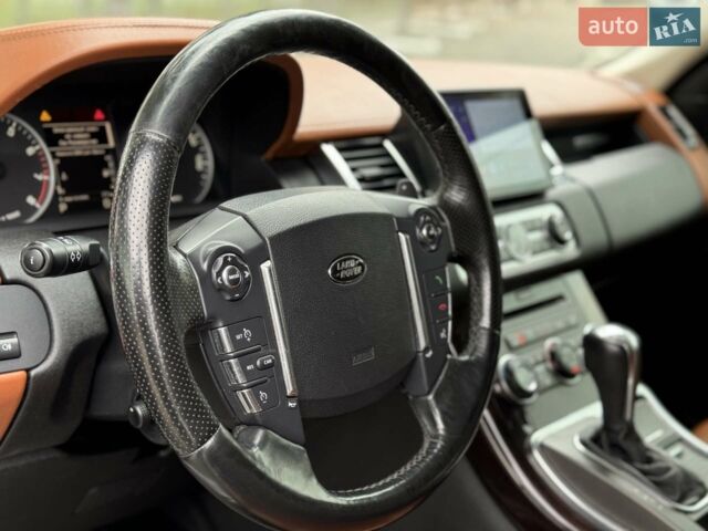 Білий Ленд Ровер Range Rover Sport, об'ємом двигуна 5 л та пробігом 212 тис. км за 12999 $, фото 17 на Automoto.ua