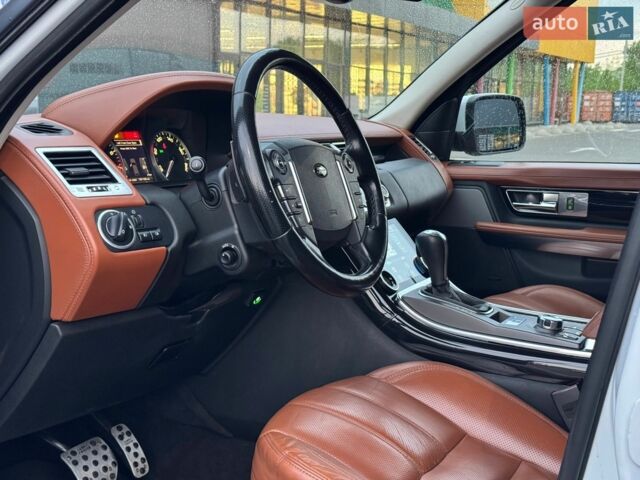 Білий Ленд Ровер Range Rover Sport, об'ємом двигуна 5 л та пробігом 181 тис. км за 12700 $, фото 37 на Automoto.ua