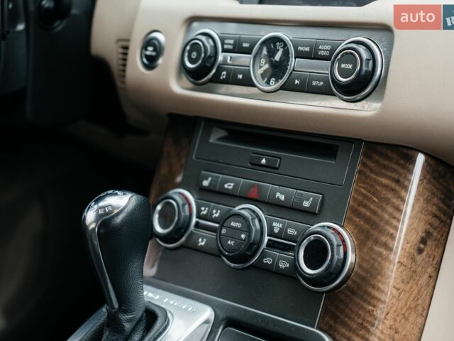 Білий Ленд Ровер Range Rover Sport, об'ємом двигуна 5 л та пробігом 148 тис. км за 15500 $, фото 24 на Automoto.ua