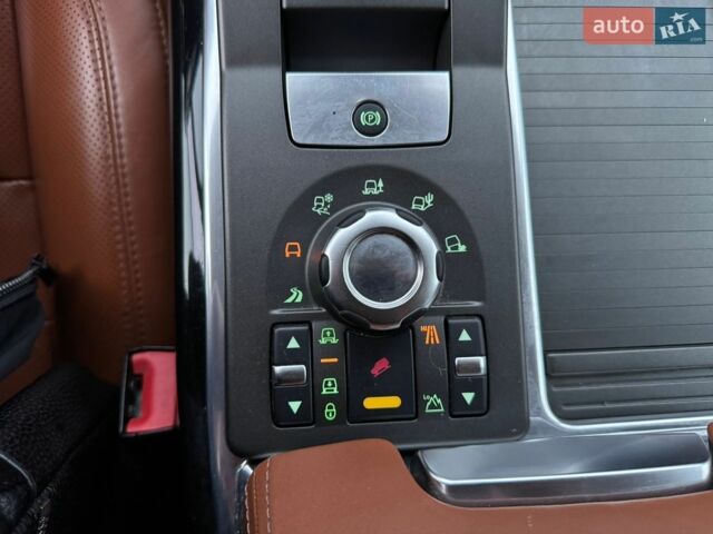 Білий Ленд Ровер Range Rover Sport, об'ємом двигуна 5 л та пробігом 181 тис. км за 12700 $, фото 23 на Automoto.ua