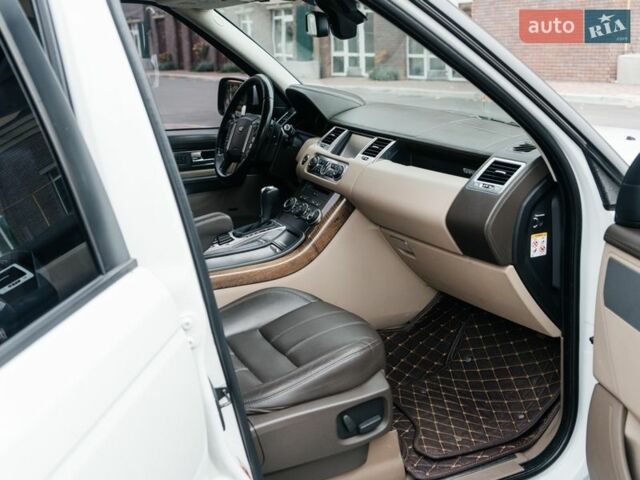 Білий Ленд Ровер Range Rover Sport, об'ємом двигуна 5 л та пробігом 148 тис. км за 15500 $, фото 22 на Automoto.ua