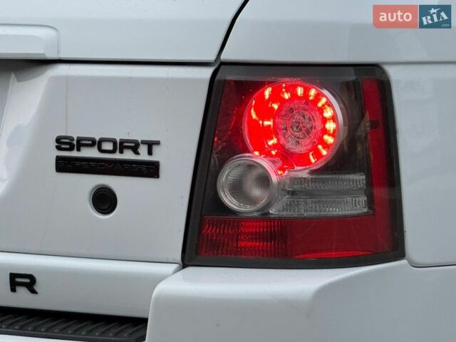 Білий Ленд Ровер Range Rover Sport, об'ємом двигуна 5 л та пробігом 181 тис. км за 12700 $, фото 12 на Automoto.ua