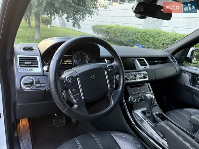 Білий Ленд Ровер Range Rover Sport, об'ємом двигуна 2.99 л та пробігом 125 тис. км за 16000 $, фото 19 на Automoto.ua