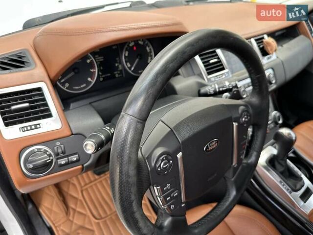 Білий Ленд Ровер Range Rover Sport, об'ємом двигуна 5 л та пробігом 331 тис. км за 12500 $, фото 16 на Automoto.ua
