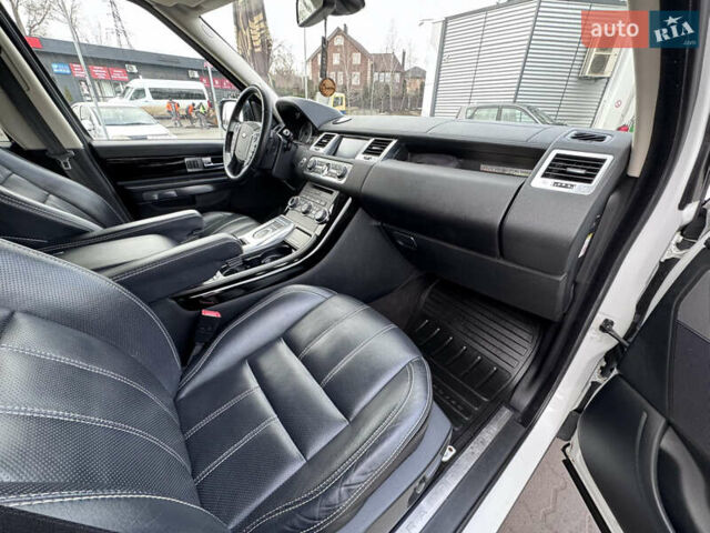 Білий Ленд Ровер Range Rover Sport, об'ємом двигуна 3 л та пробігом 268 тис. км за 16999 $, фото 40 на Automoto.ua