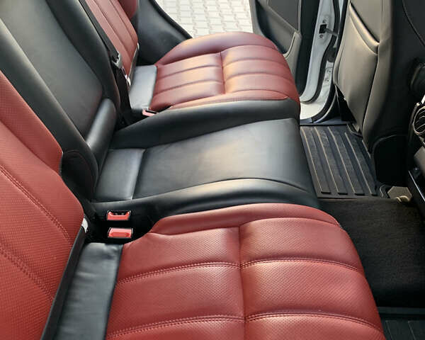 Білий Ленд Ровер Range Rover Sport, об'ємом двигуна 3 л та пробігом 135 тис. км за 30500 $, фото 34 на Automoto.ua