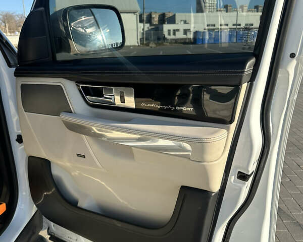 Білий Ленд Ровер Range Rover Sport, об'ємом двигуна 5 л та пробігом 132 тис. км за 18500 $, фото 41 на Automoto.ua