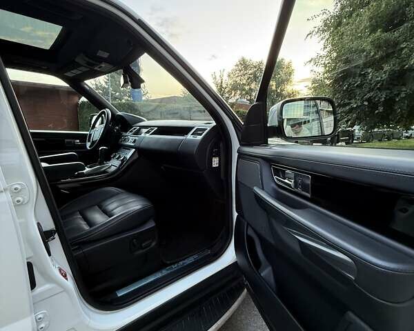 Білий Ленд Ровер Range Rover Sport, об'ємом двигуна 2.99 л та пробігом 110 тис. км за 21000 $, фото 28 на Automoto.ua
