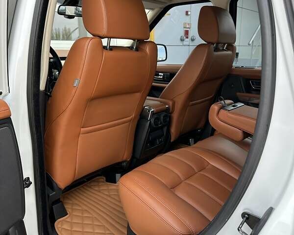 Білий Ленд Ровер Range Rover Sport, об'ємом двигуна 5 л та пробігом 331 тис. км за 12500 $, фото 18 на Automoto.ua