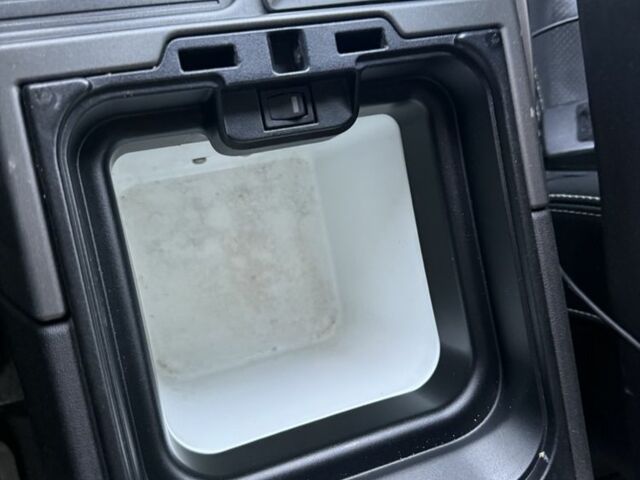 Білий Ленд Ровер Range Rover Sport, об'ємом двигуна 3 л та пробігом 140 тис. км за 6700 $, фото 23 на Automoto.ua