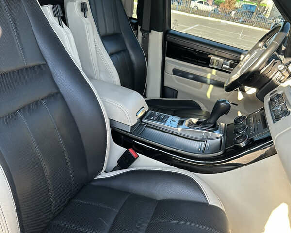 Білий Ленд Ровер Range Rover Sport, об'ємом двигуна 5 л та пробігом 132 тис. км за 18500 $, фото 54 на Automoto.ua