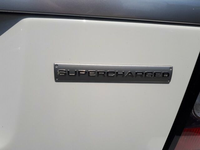 Білий Ленд Ровер Range Rover Sport, об'ємом двигуна 5 л та пробігом 137 тис. км за 23000 $, фото 7 на Automoto.ua