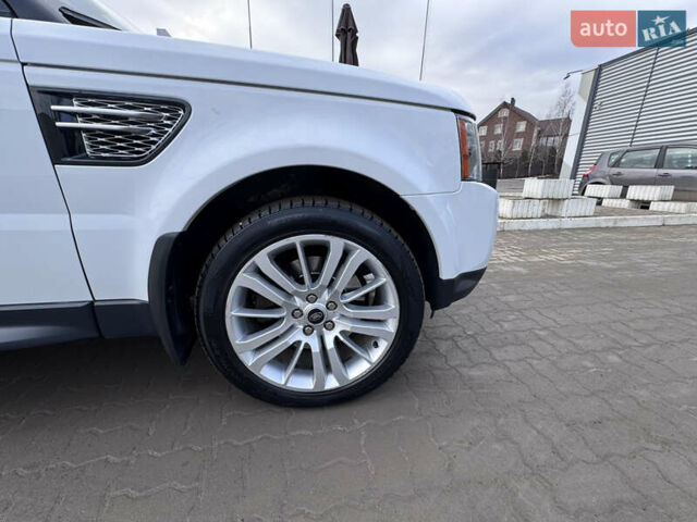 Білий Ленд Ровер Range Rover Sport, об'ємом двигуна 3 л та пробігом 268 тис. км за 16999 $, фото 48 на Automoto.ua