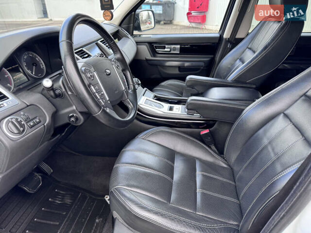 Білий Ленд Ровер Range Rover Sport, об'ємом двигуна 3 л та пробігом 268 тис. км за 16999 $, фото 28 на Automoto.ua