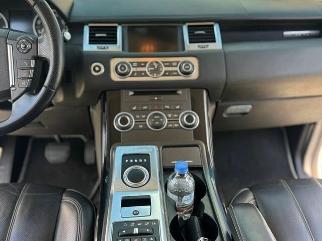 Білий Ленд Ровер Range Rover Sport, об'ємом двигуна 0 л та пробігом 257 тис. км за 15700 $, фото 17 на Automoto.ua