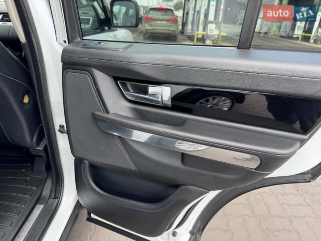 Білий Ленд Ровер Range Rover Sport, об'ємом двигуна 3 л та пробігом 268 тис. км за 16999 $, фото 22 на Automoto.ua