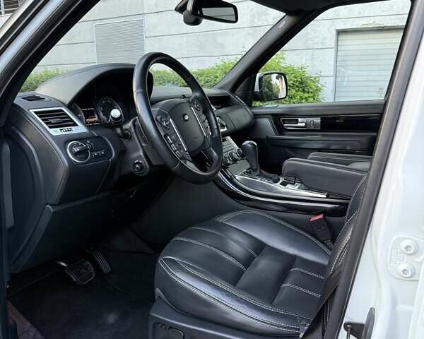 Білий Ленд Ровер Range Rover Sport, об'ємом двигуна 2.99 л та пробігом 110 тис. км за 21000 $, фото 16 на Automoto.ua