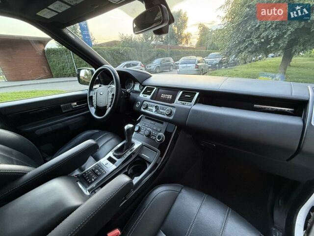 Білий Ленд Ровер Range Rover Sport, об'ємом двигуна 2.99 л та пробігом 125 тис. км за 16000 $, фото 26 на Automoto.ua