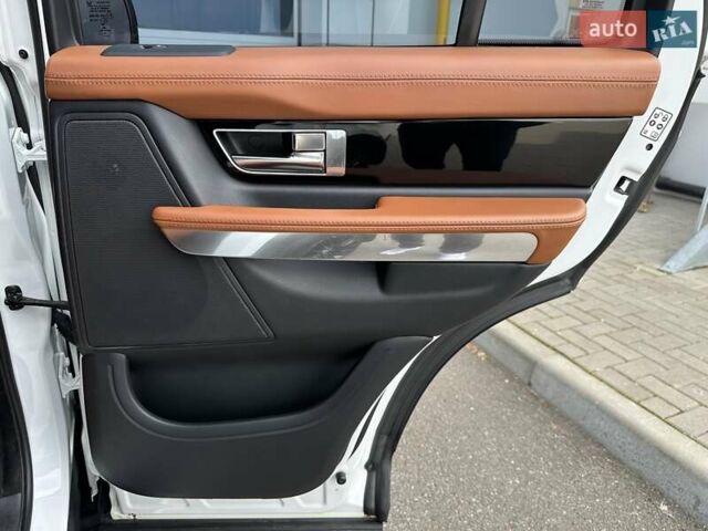 Білий Ленд Ровер Range Rover Sport, об'ємом двигуна 5 л та пробігом 331 тис. км за 12500 $, фото 26 на Automoto.ua