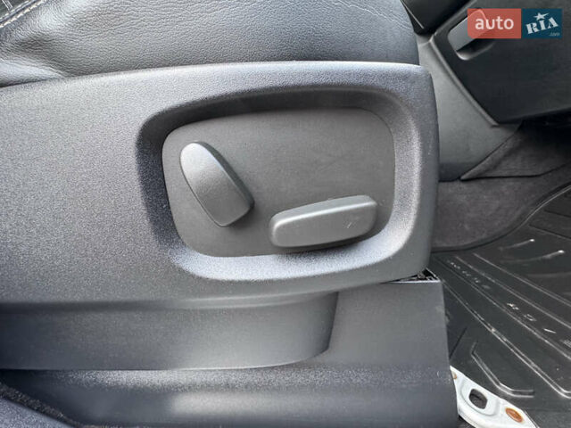 Білий Ленд Ровер Range Rover Sport, об'ємом двигуна 3 л та пробігом 268 тис. км за 16999 $, фото 44 на Automoto.ua