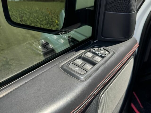 Білий Ленд Ровер Range Rover Sport, об'ємом двигуна 3 л та пробігом 154 тис. км за 18000 $, фото 17 на Automoto.ua