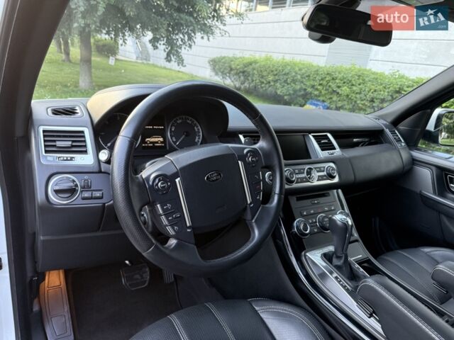 Білий Ленд Ровер Range Rover Sport, об'ємом двигуна 2.99 л та пробігом 125 тис. км за 16000 $, фото 19 на Automoto.ua