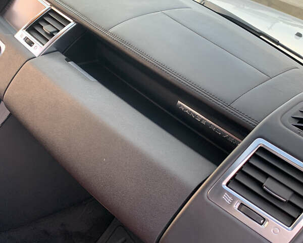 Білий Ленд Ровер Range Rover Sport, об'ємом двигуна 3 л та пробігом 135 тис. км за 30500 $, фото 26 на Automoto.ua