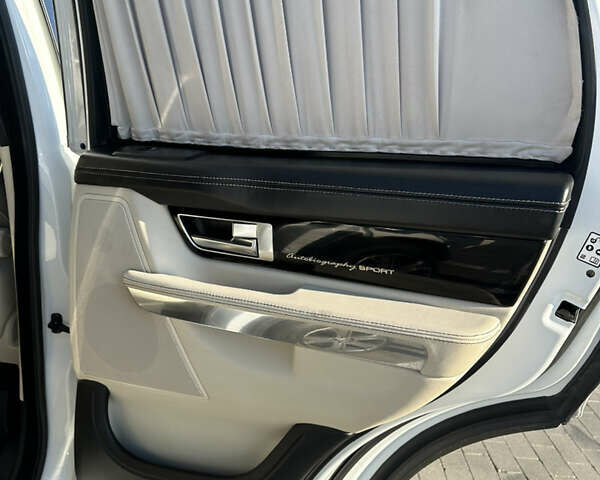Білий Ленд Ровер Range Rover Sport, об'ємом двигуна 5 л та пробігом 132 тис. км за 18500 $, фото 26 на Automoto.ua