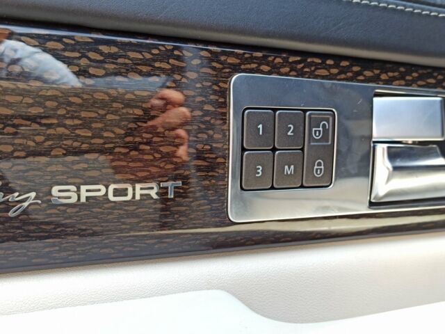 Білий Ленд Ровер Range Rover Sport, об'ємом двигуна 5 л та пробігом 190 тис. км за 22200 $, фото 16 на Automoto.ua