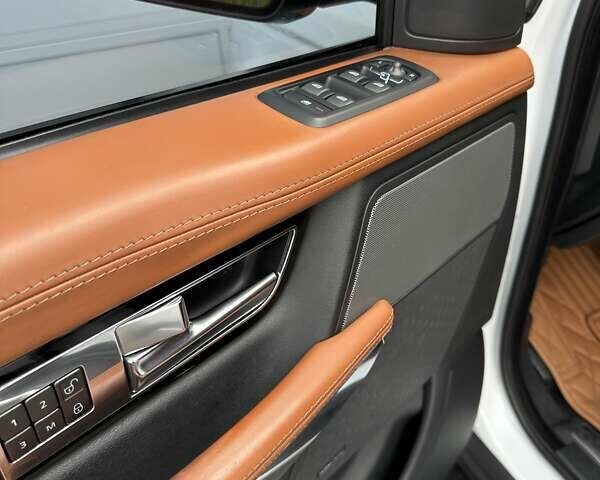 Білий Ленд Ровер Range Rover Sport, об'ємом двигуна 5 л та пробігом 331 тис. км за 12500 $, фото 12 на Automoto.ua