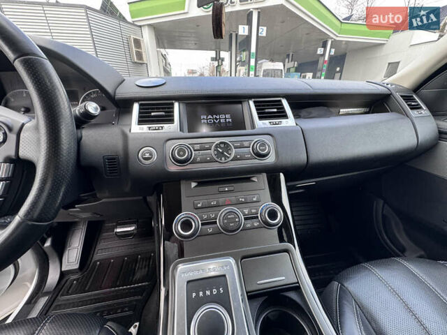 Білий Ленд Ровер Range Rover Sport, об'ємом двигуна 3 л та пробігом 268 тис. км за 16999 $, фото 33 на Automoto.ua