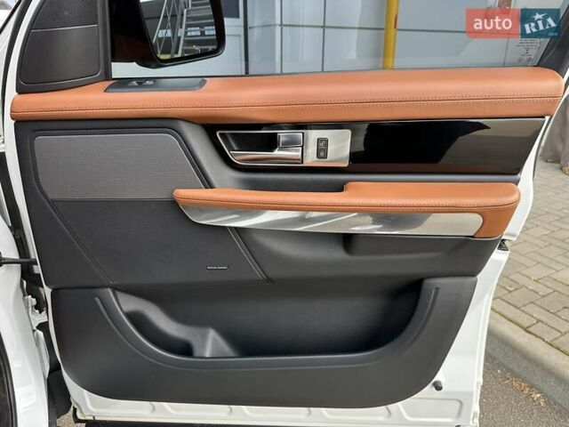 Білий Ленд Ровер Range Rover Sport, об'ємом двигуна 5 л та пробігом 331 тис. км за 12500 $, фото 29 на Automoto.ua