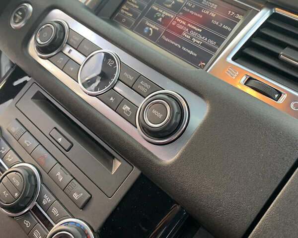 Білий Ленд Ровер Range Rover Sport, об'ємом двигуна 3 л та пробігом 135 тис. км за 30500 $, фото 28 на Automoto.ua