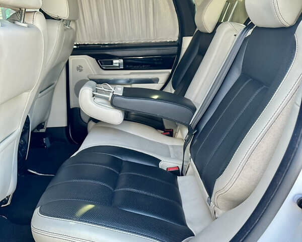 Білий Ленд Ровер Range Rover Sport, об'ємом двигуна 5 л та пробігом 132 тис. км за 18500 $, фото 76 на Automoto.ua